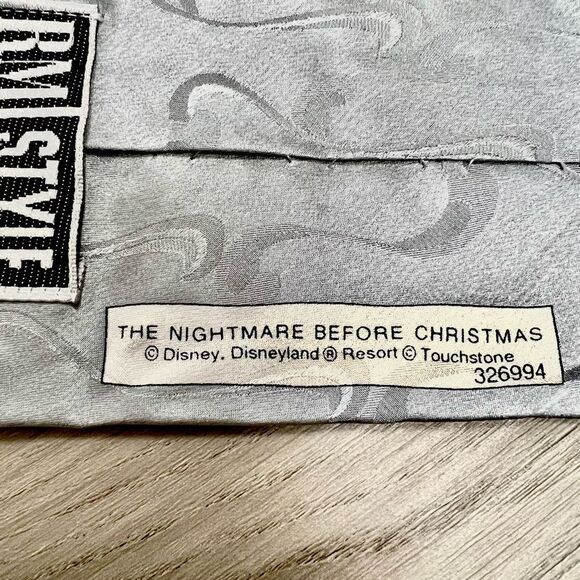 Set Vintage Nightmare Before Christmas collectible silk ties Glow in the dark - Picture 10 of 12